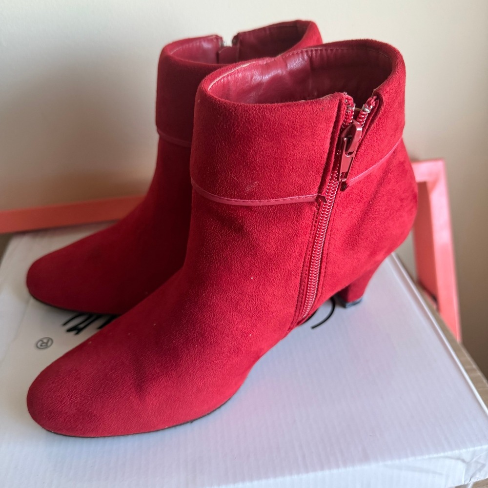 Jojo Fashion Bernadette Red Faux Suede Kitten Heel Ankle Boots‎ Studded Size 7M